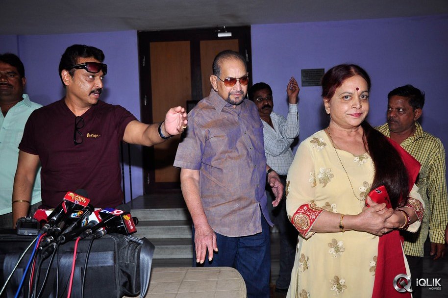 Krishna-and-Vijaya-Nirmala-at-Garam-Movie-Special-Show